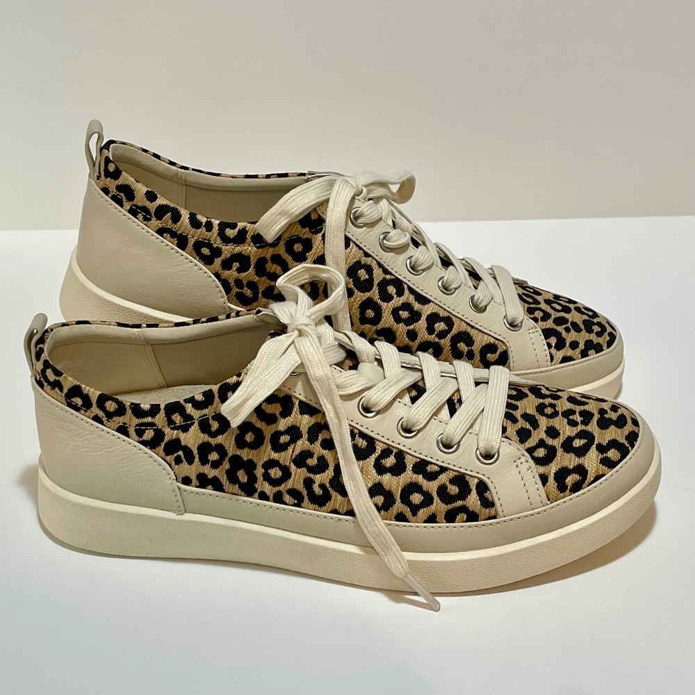 Vionic Winnie Sneakers 9 Wide NWOB